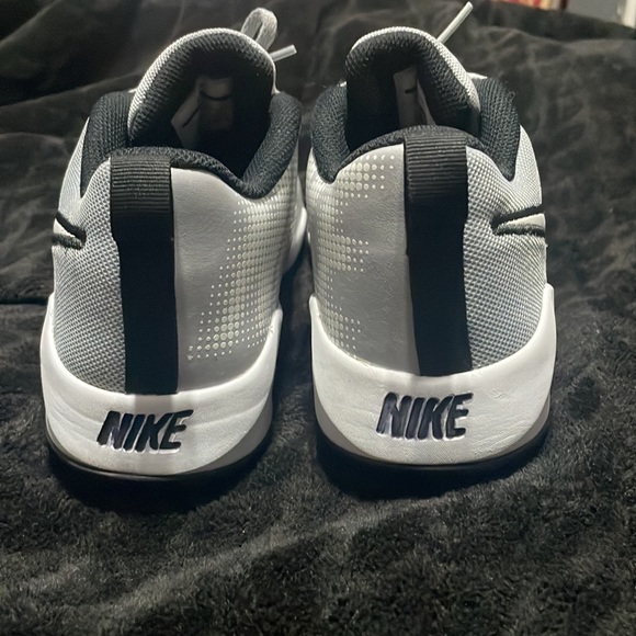 Nike shoes - Picture 2 of 3